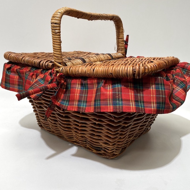 BASKET, Picnic - Classic w Red Green Tartan